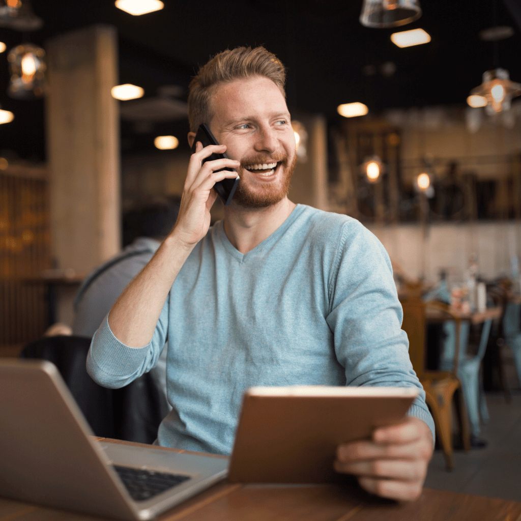 Man som pratar i telefon, call-back